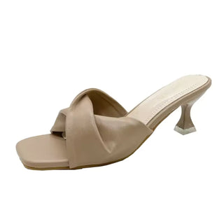 LEOTINE | Elegante Hakken Sandalen" can be rewritten as "LEOTINE | Stijlvolle Hakken Sandalen