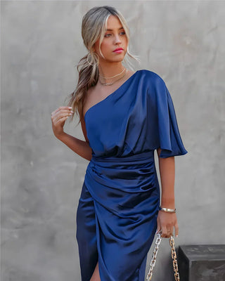 ONYXIA | Off-Shoulder Satijnen Midi-Jurk met Elegante Drapage